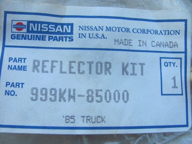 1985 Nissan Datsun 720 Pickup Truck Reflector Kit OEM  