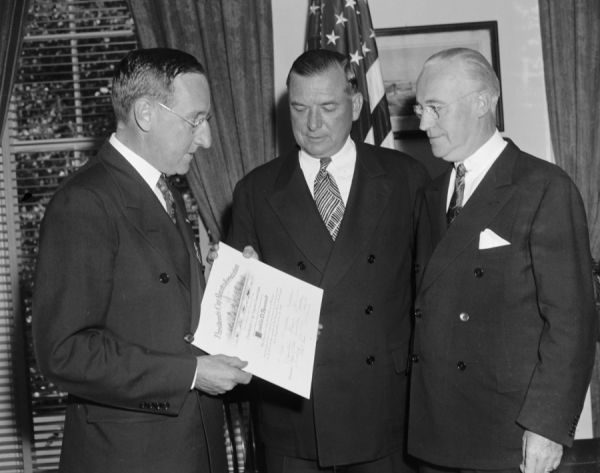    1939 photo [Presidents Cup Regatta Association Certificate