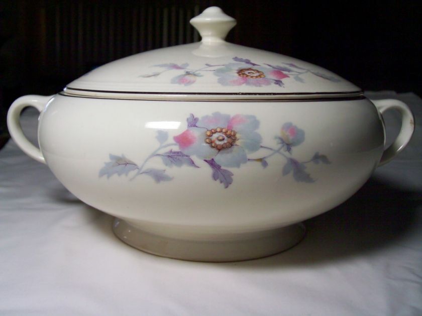 VTG COVERED SERVING BOWL BRYN MAWR by SALEM CHINA 1940s  