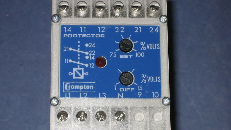 Crompton Protective U/Volt Relay 415/240 3P4W #252 PVVW  