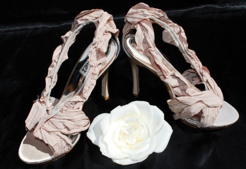 BN Badgley Mischka Iden Ruffled Taupe Sandals 8US  