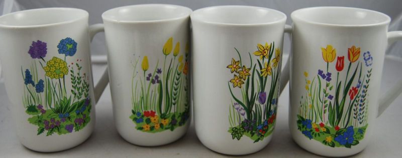 Set of 4 Vintage Coffee Mugs Decorative Floral Pattern  