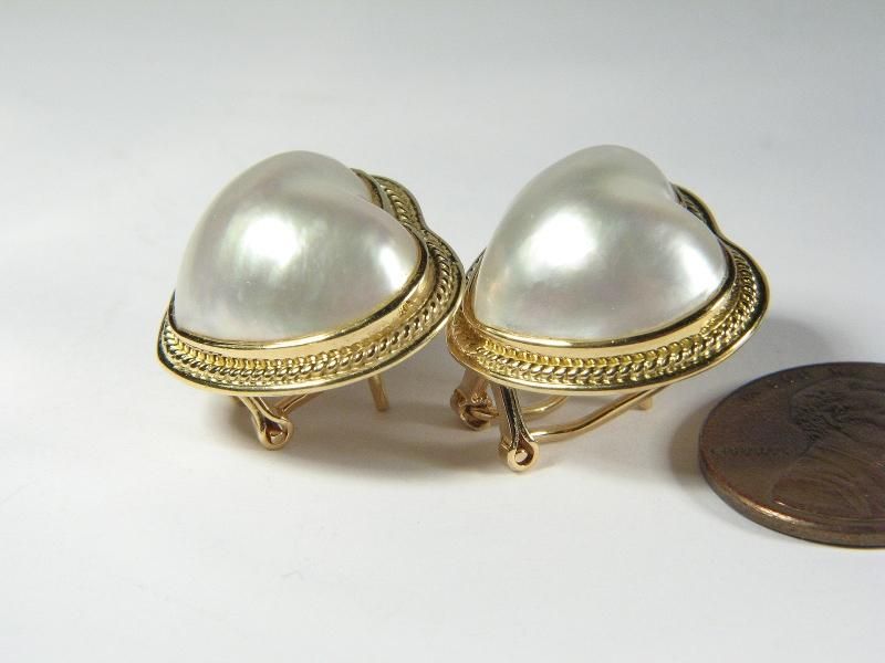 LOVELY VINTAGE 18K GOLD HEART MABE PEARL EARRINGS  