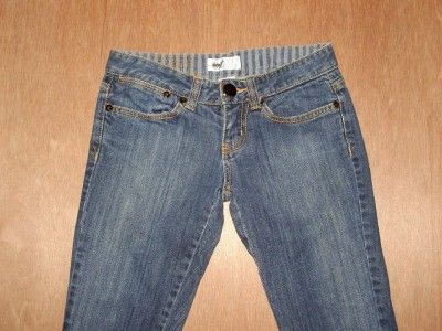  at very cute pair of Lost jeans in very good condition. Low rise 