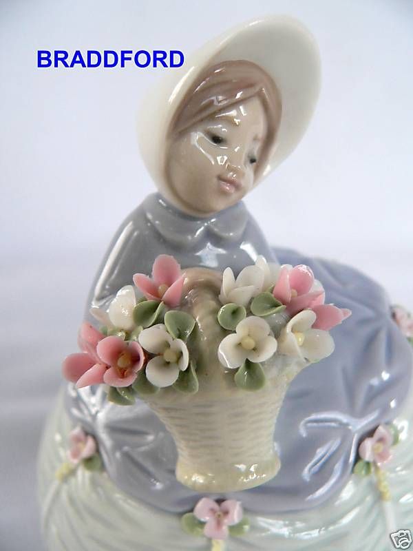 LLADRO 5383 ** Petite Maiden * PERFECT ***  