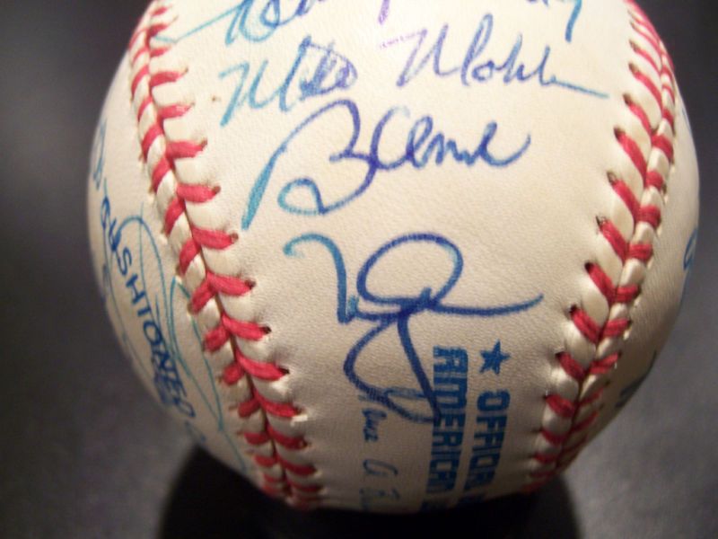 1996 OAKLAND AS TEAM SIGNED BASEBALL MARK MCGWIRE  