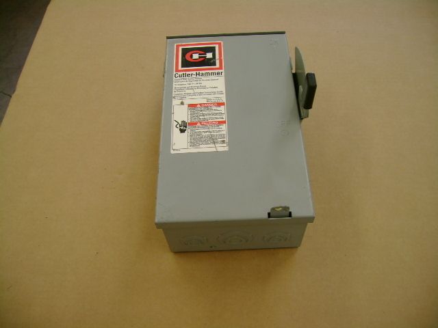 CUTLER HAMMER FUSED DISCONNECT 3R CAT#DG221NRB 30 AMP  