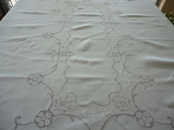 Vtg Linen Tablecloth Embroidered Figural Mosaic Lace  