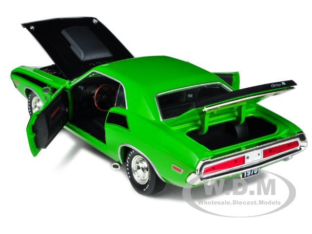 1970 DODGE CHALLENGER T/A 340 SIX PACK GREEN 1/24 BY M2 MACHINES 40200 