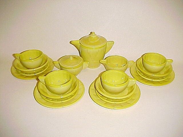   Yellow Akro Agate 21 Piece Child Tea Set / Large Interior Panel / HTF